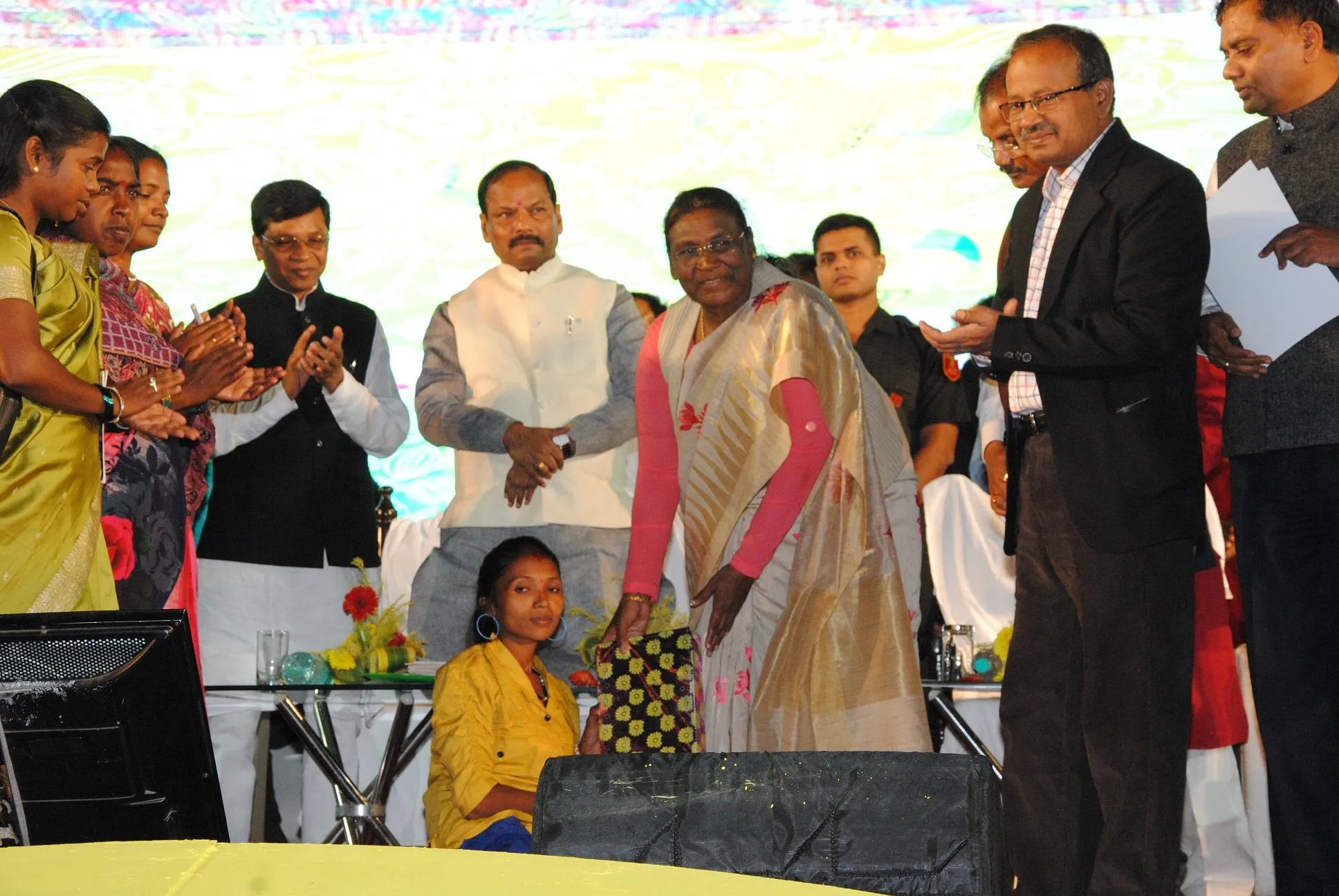 Nitu-felicitation2