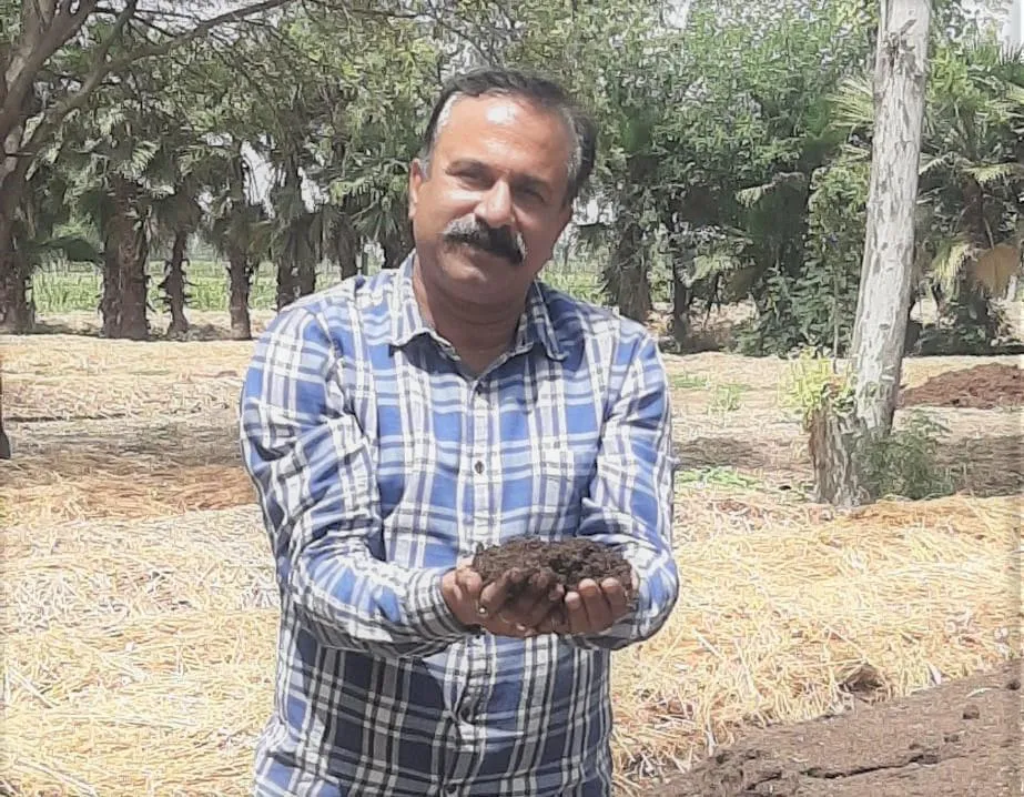 MBA Graduate left job earns crores from vermicompost.