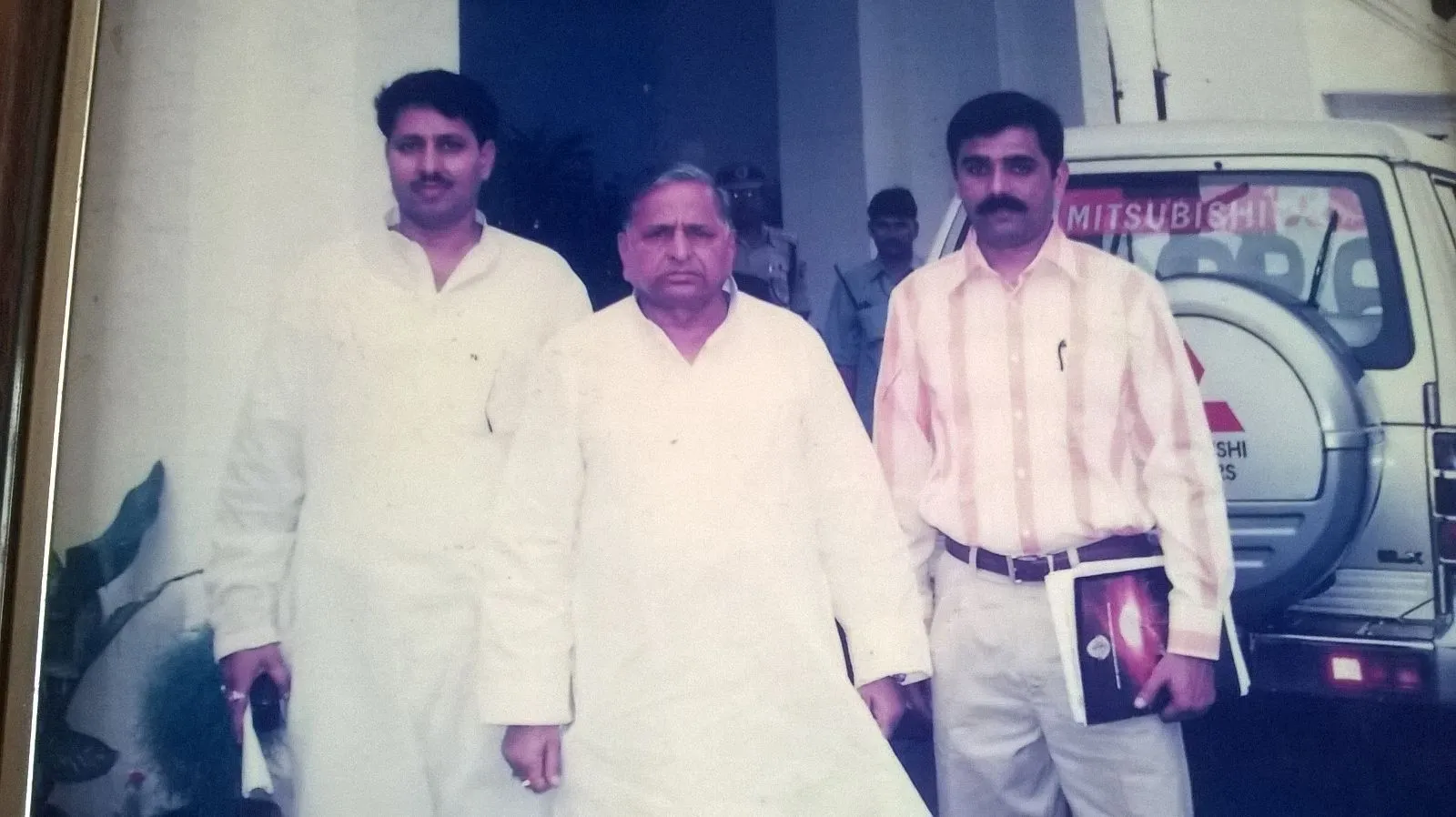 Dr. Yadav met the then UP CM Mulayam Singh Yadav to start renovation work of Lamhi.