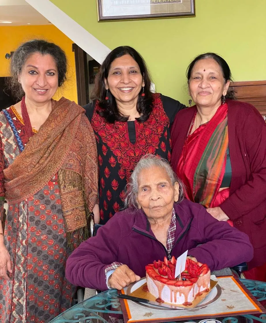 Booker Prize, Shree Kumari Pandey with her daughters.<br />
