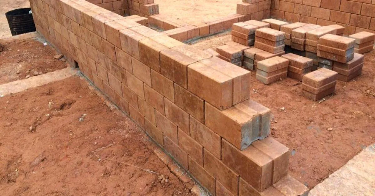 Interlocking mud blocks.<br />
by Suraksha mud blocks
