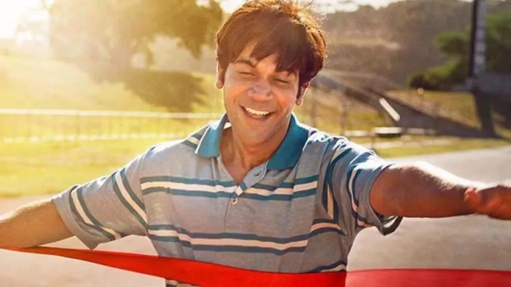 कभी थिएटर करने के लिए हर दिन 70 किलोमीटर साइकिल चलाई तो कभी 22 दिनों तक सिर्फ गाजर खाकर रहे, एक्टिंग को लेकर हमेशा से जूनूनी रहे राजकुमार राव के अभिनय का जादू एक बार फिर फिल्म श्रीकांत में नजर आ रहा है।<br />
