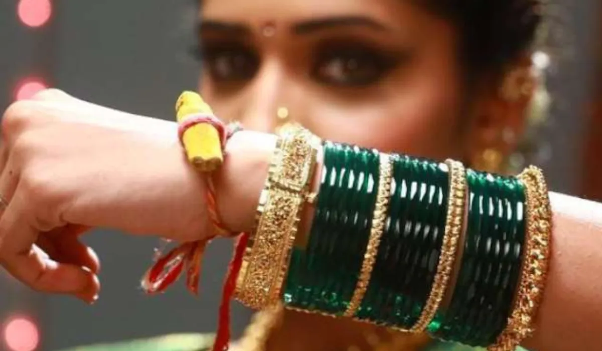 Green Bangles: जानिए सावन में क्यों पहनी जाती हैं हरी चूड़ियाँ
