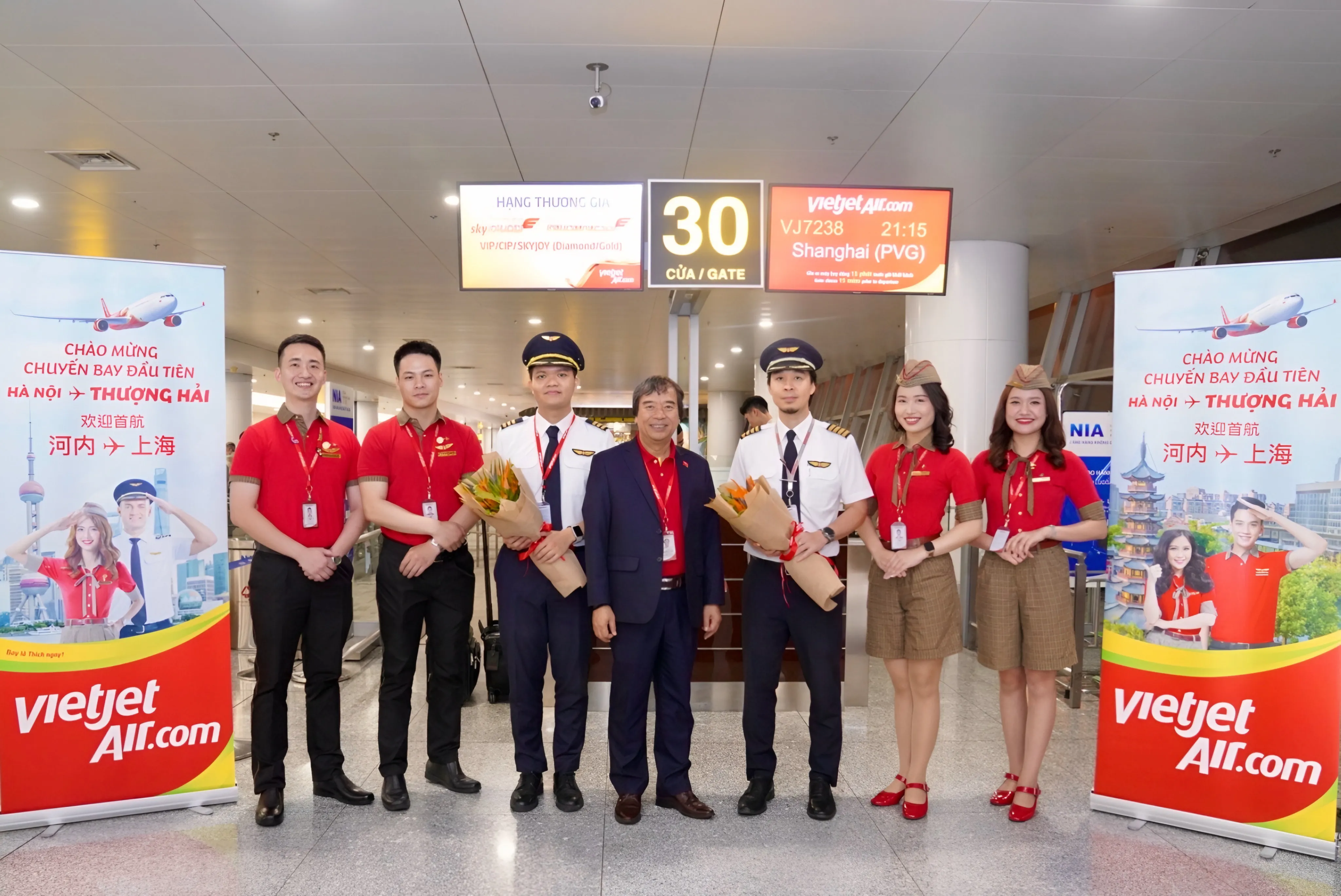 Vietjet welcomes new route linking Hanoi and Shanghai
