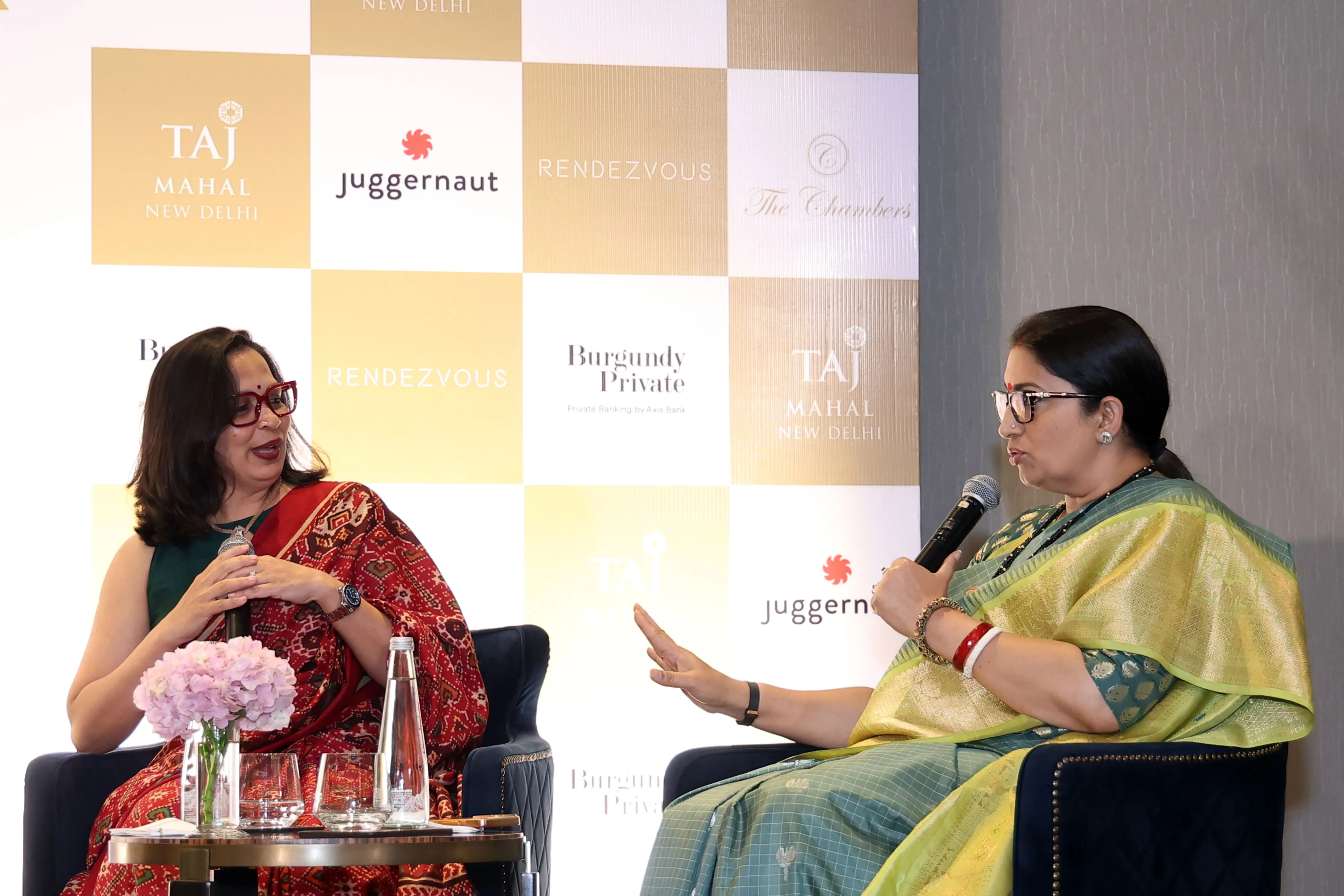 Rujuta Diwekar and guest of honour Smt Smriti Irani