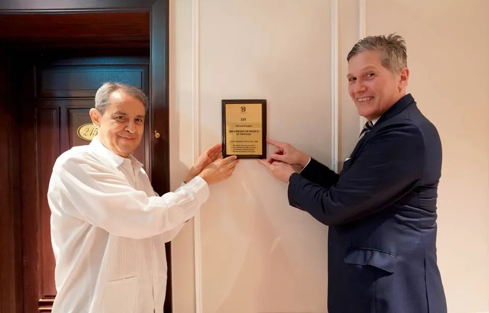 Ambassador of Mexico to Vietnam Alejandro Negrin and Sofitel Legend Metropole Hanoi General Manager George Koumendakos unveil the plaque outside Room 215