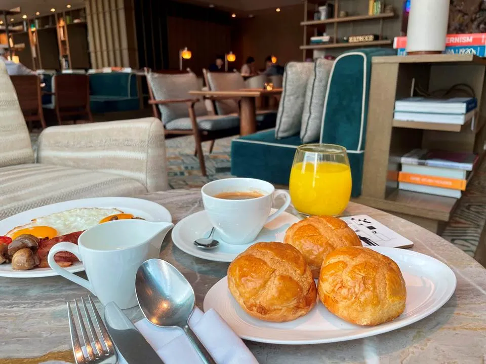 Go Pineapples In Hong Kong for a Pineapple Bun