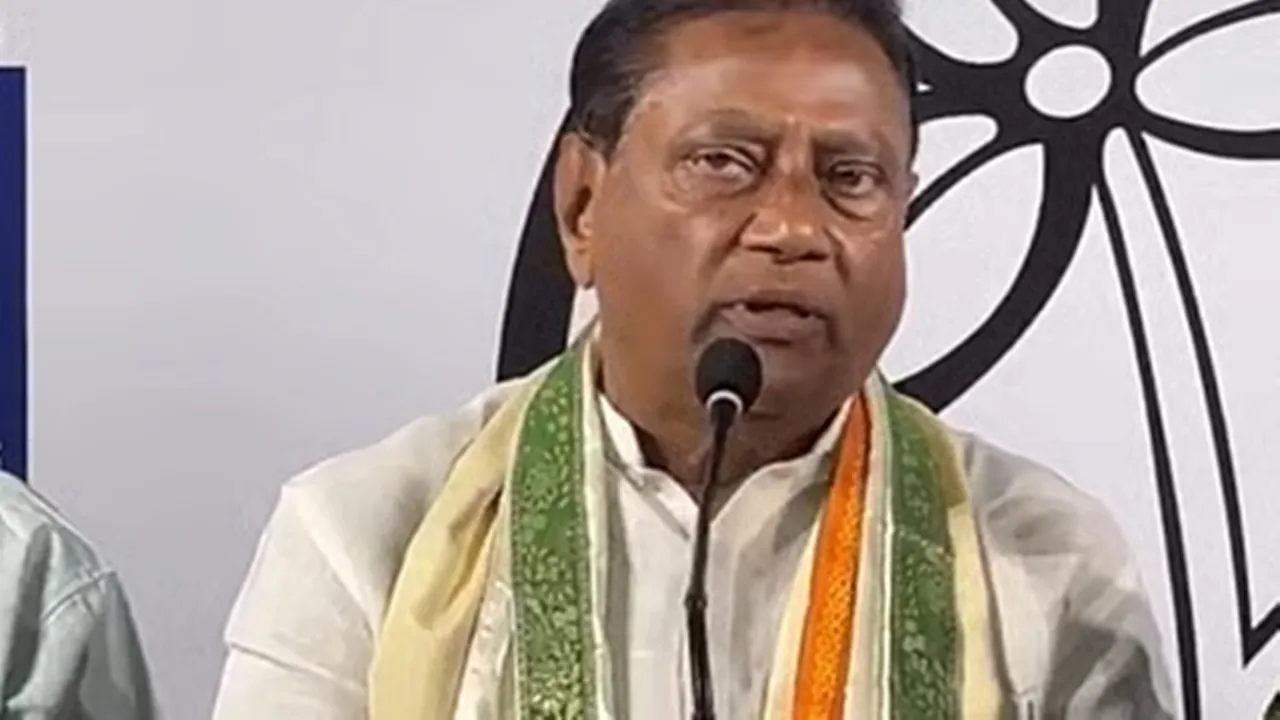 Shankar Malakar joins Trinamool Congress  ,Congress leader defects to TMC  ,North Bengal Congress defection,  Matigara-Naxalbari MLA,  Darjeeling District Congress president,  Anti-BJP political strategy  ,Mamata Banerjee's development model  ,TMC induction event,  Removal from Congress posts  ,2026 West Bengal Assembly elections,শংকর মালাকার তৃণমূলে যোগদান,  কংগ্রেস থেকে তৃণমূলে দলবদল  ,উত্তরবঙ্গ কংগ্রেস ভাঙন  ,মাটিগাড়া-নকশালবাড়ি বিধায়ক  ,দার্জিলিং জেলা কংগ্রেস সভাপতি,  বিজেপি বিরোধী লড়াই  ,মমতা বন্দ্যোপাধ্যায়ের উন্নয়ন মডেল,  তৃণমূল ভবনে যোগদান অনুষ্ঠান,  কংগ্রেসের সাংগঠনিক পদ থেকে অপসারণ  ,২০২৬ বিধানসভা নির্বাচন প্রস্তুতি