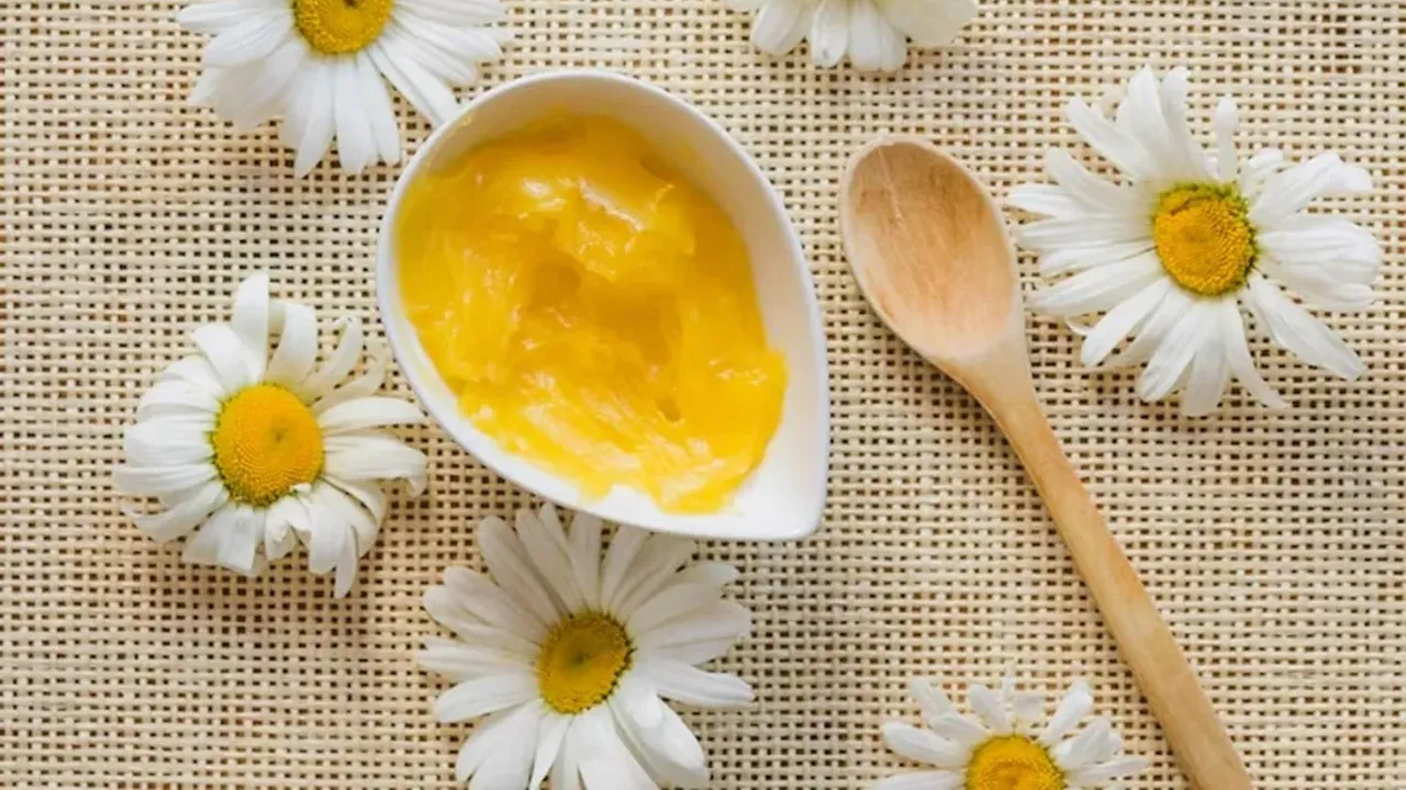 Using Yogurt: দইয়ের দৌলতেই চুল করুন সিল্কি।