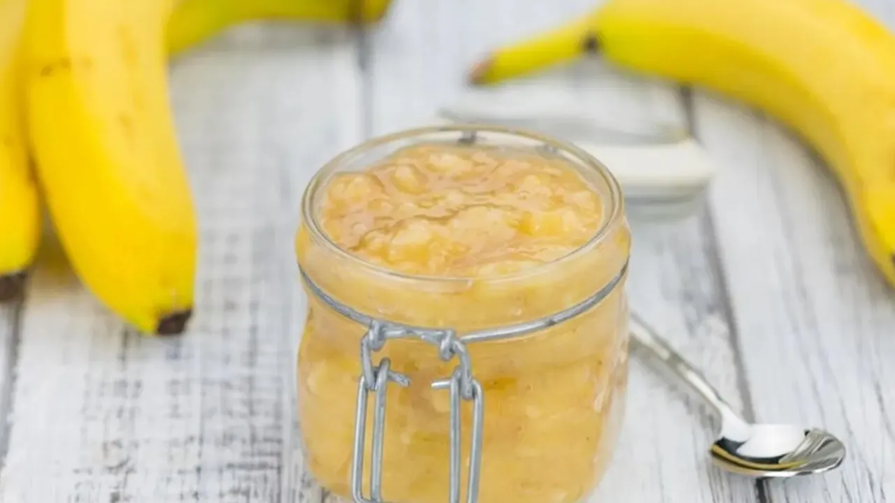 Using Yogurt: দইয়ের দৌলতেই চুল করুন সিল্কি।