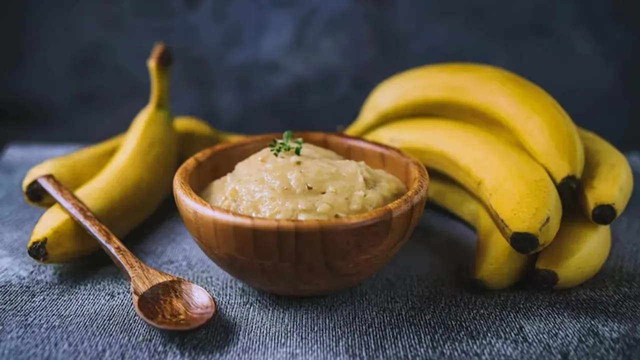 Using Yogurt: দইয়ের দৌলতেই চুল করুন সিল্কি।