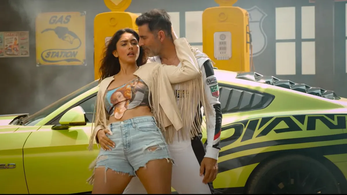 Akshay kumar Mrunal Thakur selfie song kudiye ni teri