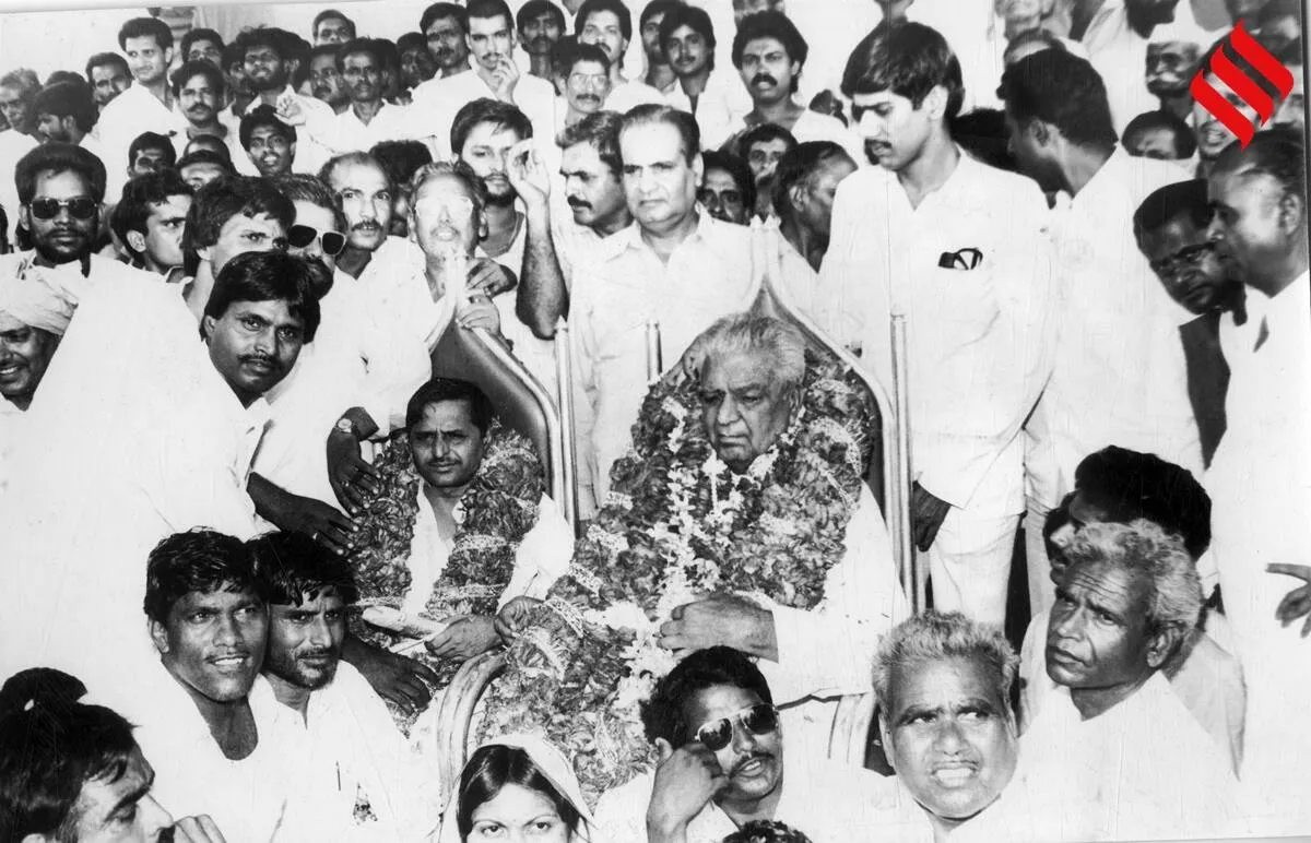 Mulayam Singh Yadav Chaudhary Devi Lal.