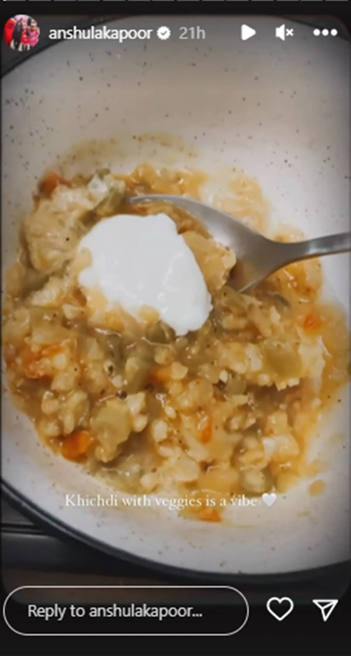 Anshula Kapoor shared a glimpse of relishing khichdi (Source: Anshula Kapoor/Instagram Stories)