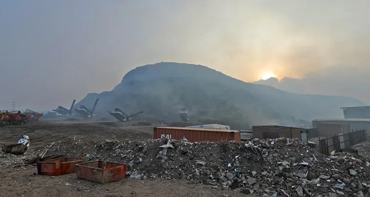 Ahmedabad landfill site, ahmedaabd garbage dump, Gujarat mounds of garbage, Mumbai-Ahmedabad Expressway, Ahmedabad Municipal Corporation, legacy waste at Pirana, garbage mounds in Ahmedabad, health hazard, indian express news