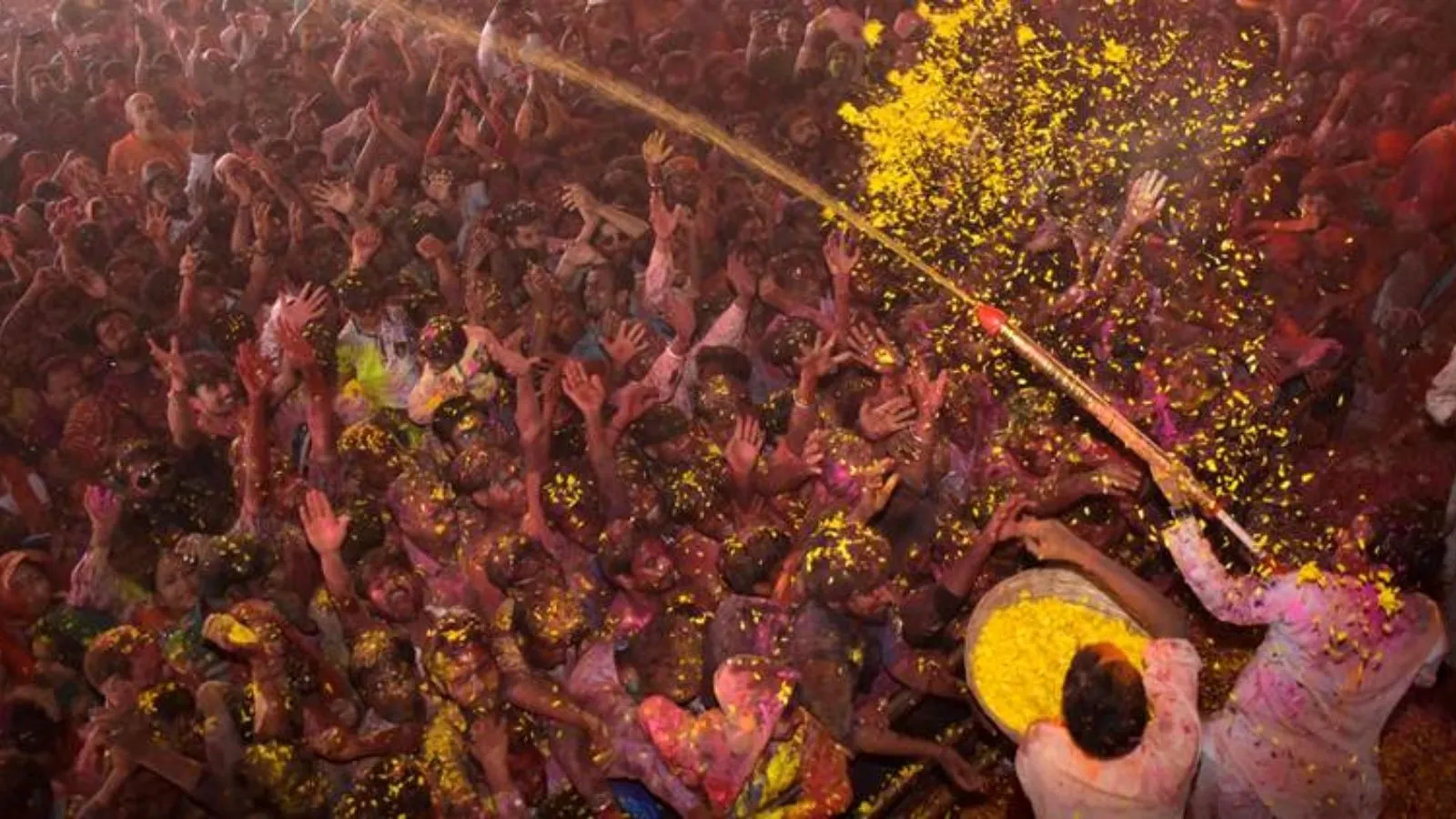Dhuleti celebrations in Krishna temples
