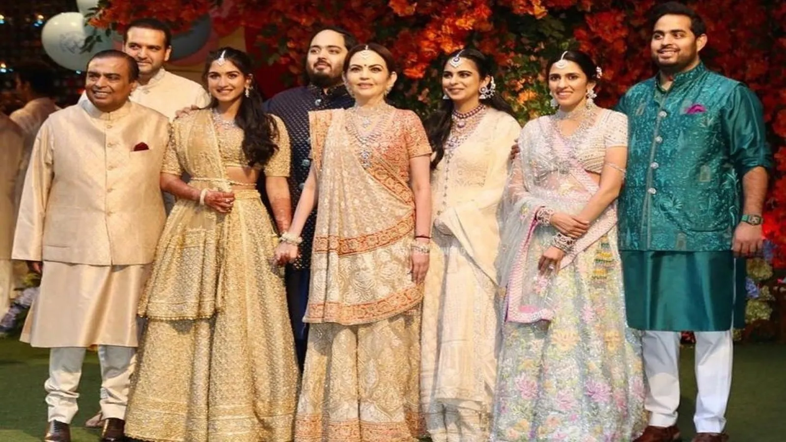 mukesh ambani family | ambani family | mukesh ambani | nita ambani | Nita Ambani | Isha Ambani | Akash Ambani | Anant Ambani