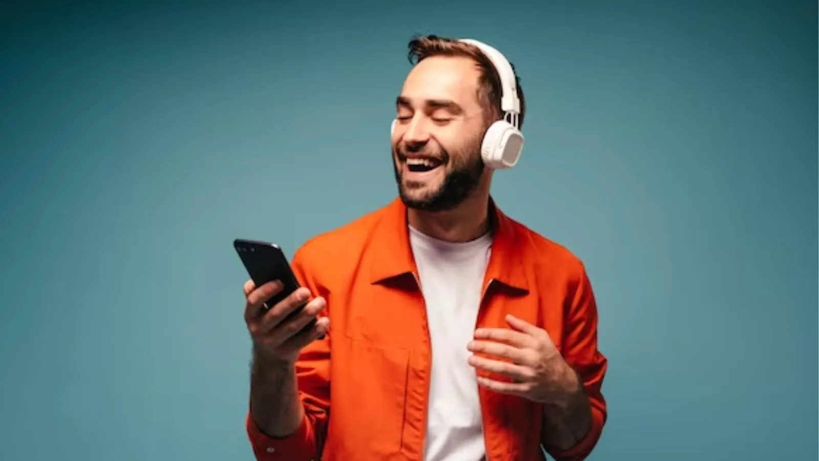 guy with earphone
