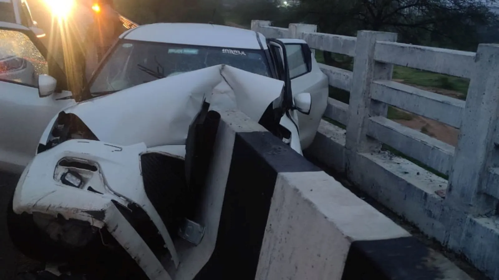 Vadgam chhapi Teniwada car accident - 2