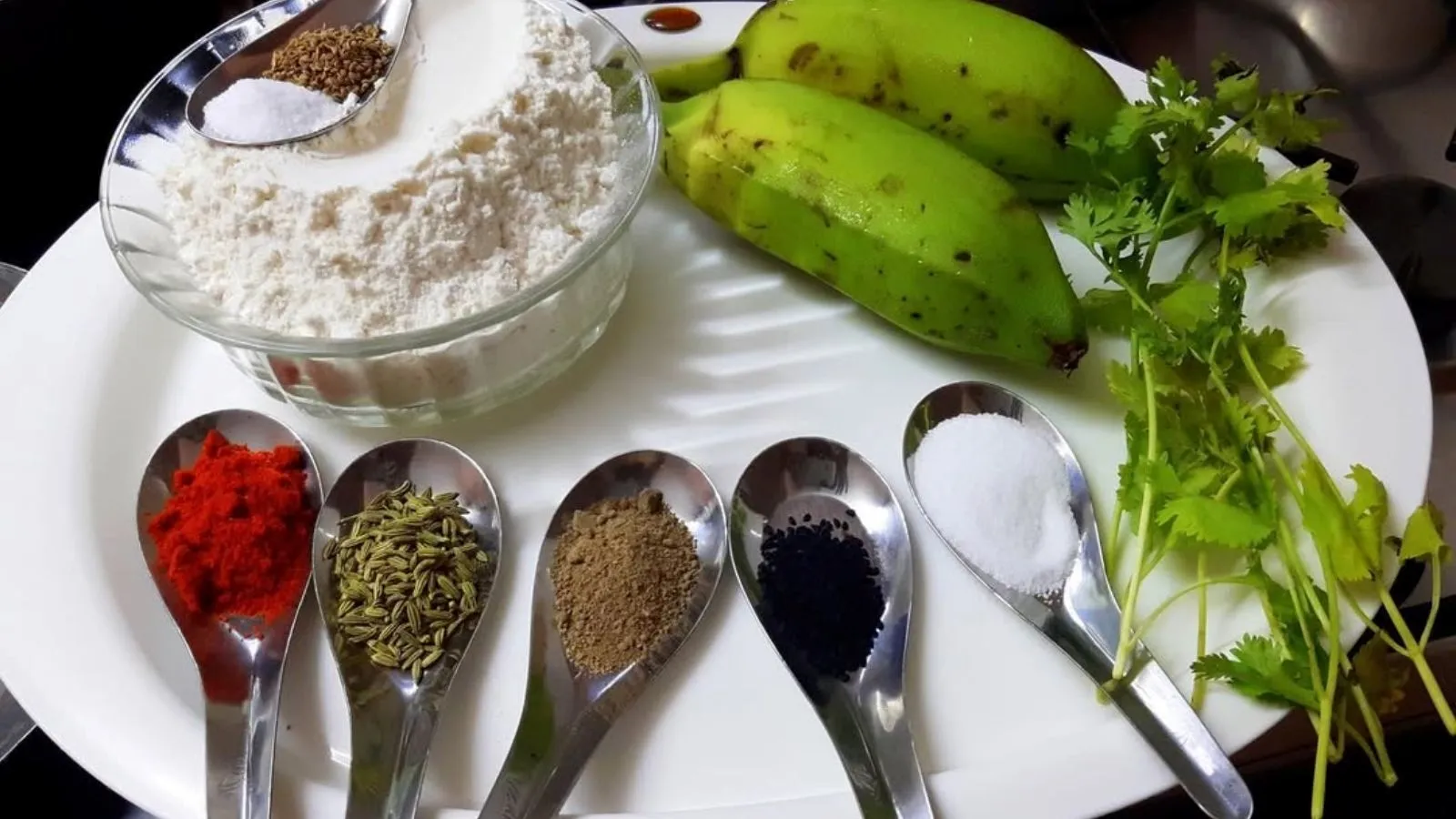 kacha Kela ni recipe, કાચા કેળાની કચોરી