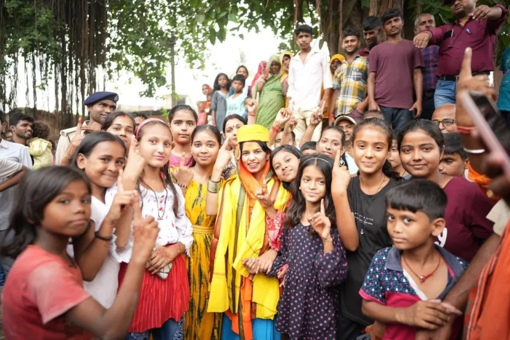 maithili thakur profile, મૈથિલી ઠાકુર ફોટો