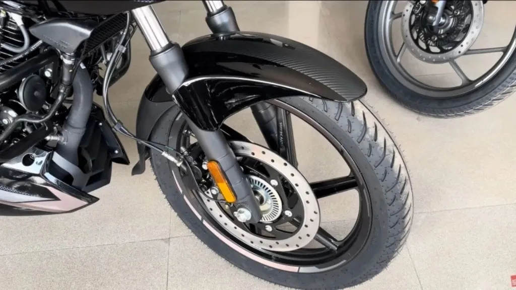 Bajaj Pulsar 220F Dual Channel ABS