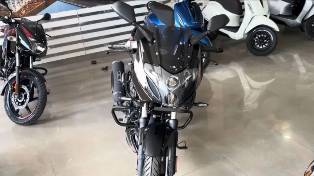 Bajaj Pulsar 220F price