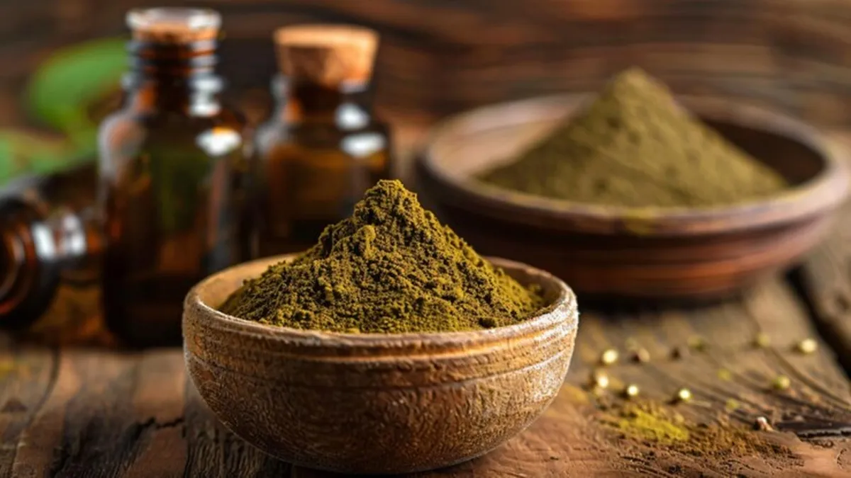 DIY 7 Henna Hair Mask To Naturally Prevent Grey Hair 