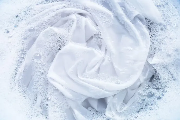 How to wash a white shirt 1