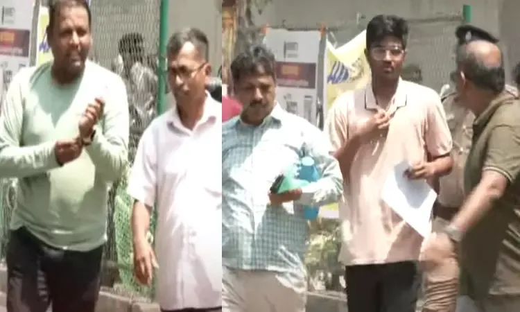 நீட் எழுதவந்த மாணவருக்கு அனுமதி மறுப்பு - டீசர்ட்டை கழற்றி கொடுத்த அப்பா