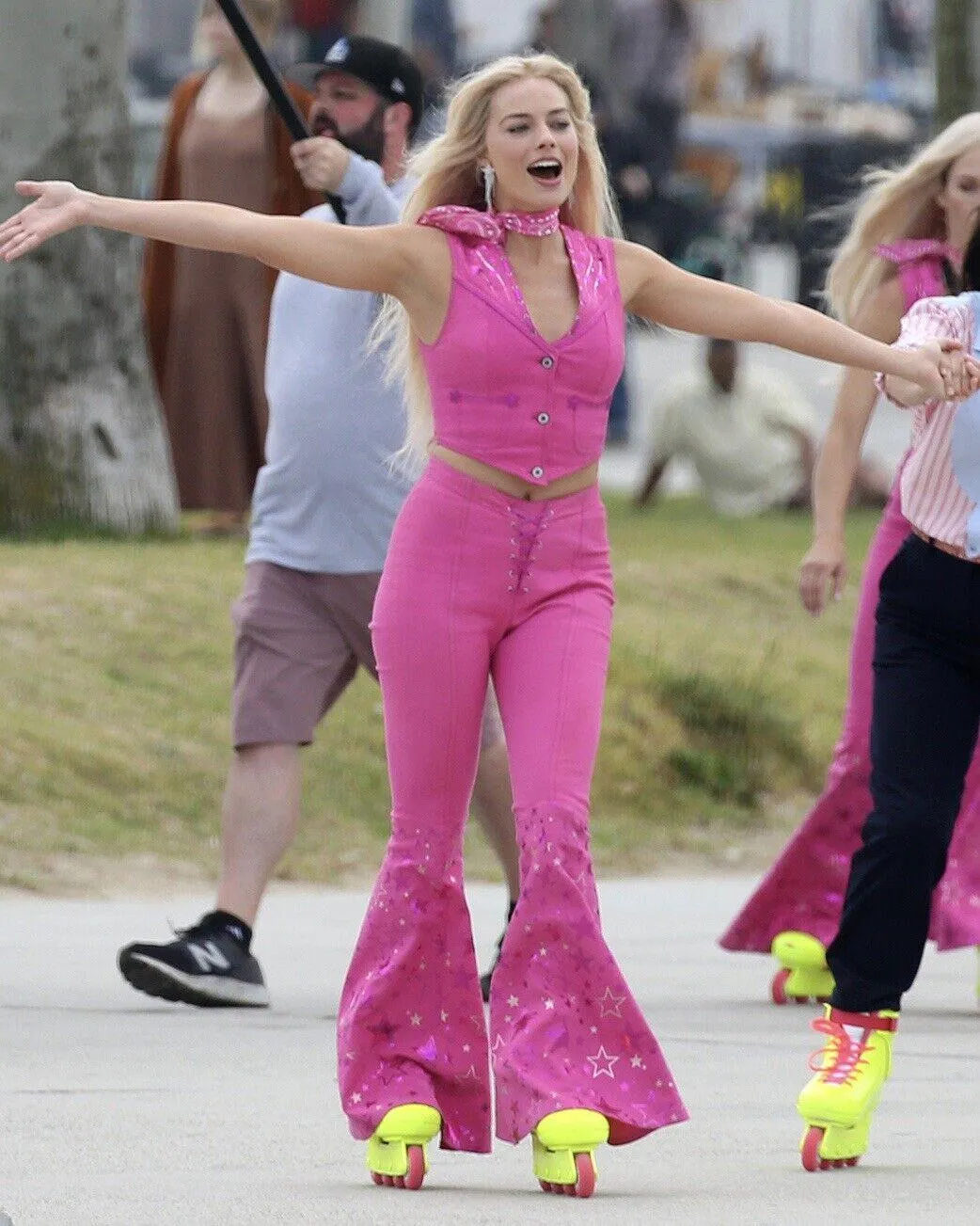 MARGOT ROBBIE BARBIE MOVIE 8x10 PROMO PHOTO Iconic | eBay