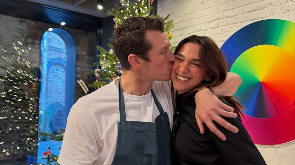 Dua Lipa and fianc&eacute; Callum Turner look loved-up celebrating with family as  makeup-free Lorraine Kelly tucks into a Boxing Day McDonald's | Daily Mail  Online