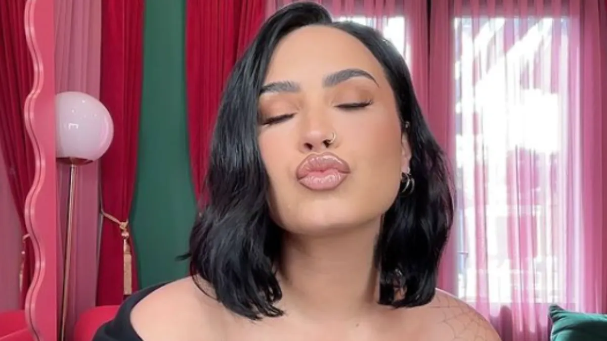 Demi Lovato Short Hair