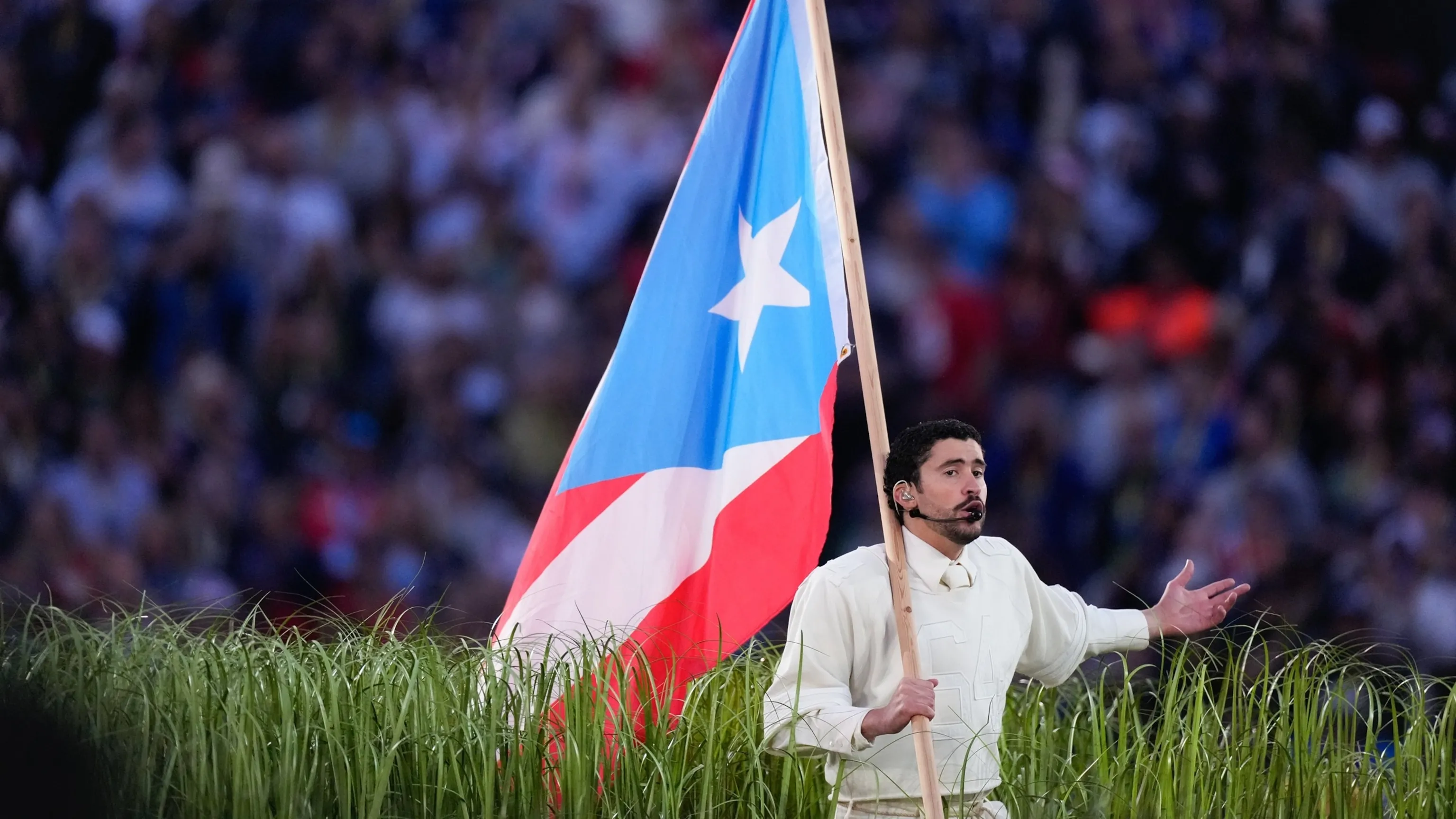 Bad Bunny at the Super Bowl: What to know about him after halftime show -  ABC News