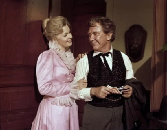 A Big Hand for the Little Lady