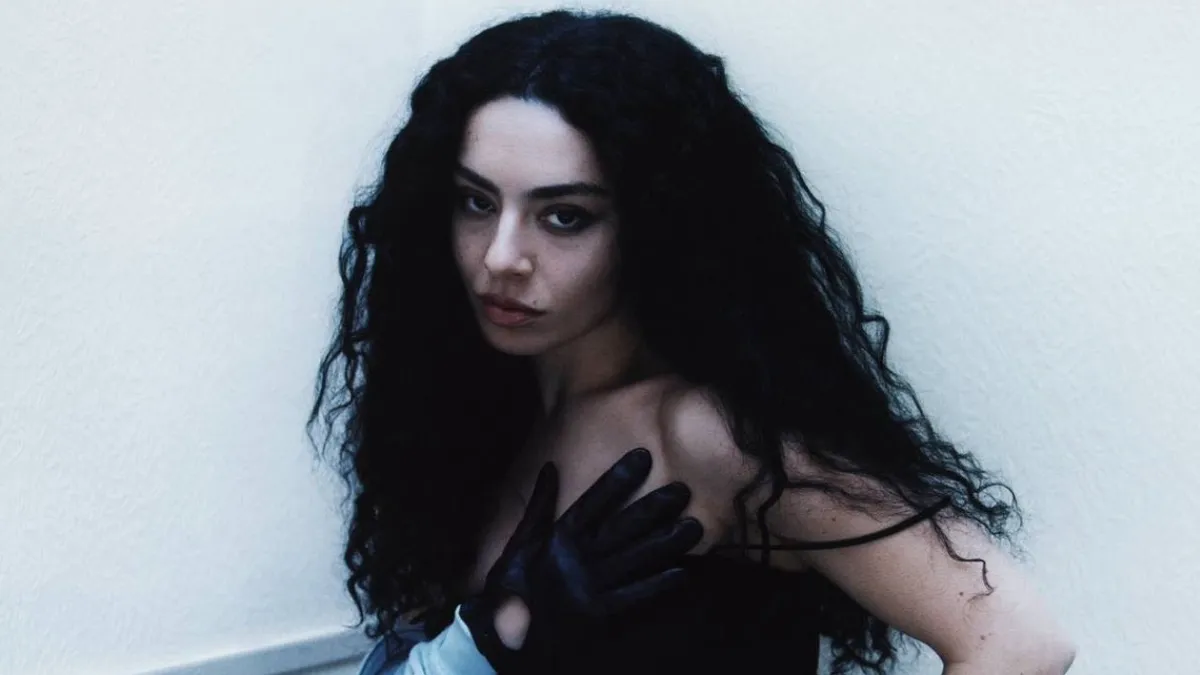 Charli XCX Apple Brat