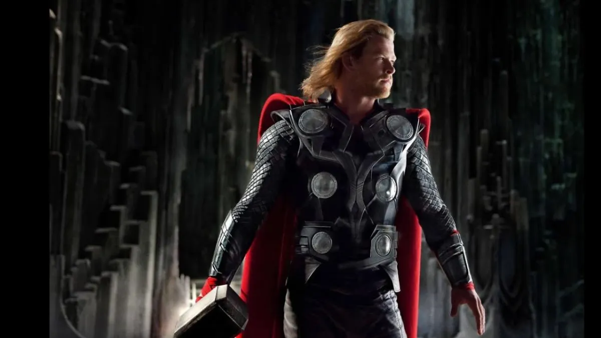 Chris Hemsworth Mj&ouml;lnir 