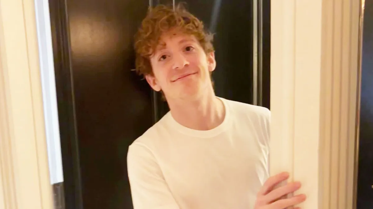 Ariana Grande Ethan Slater