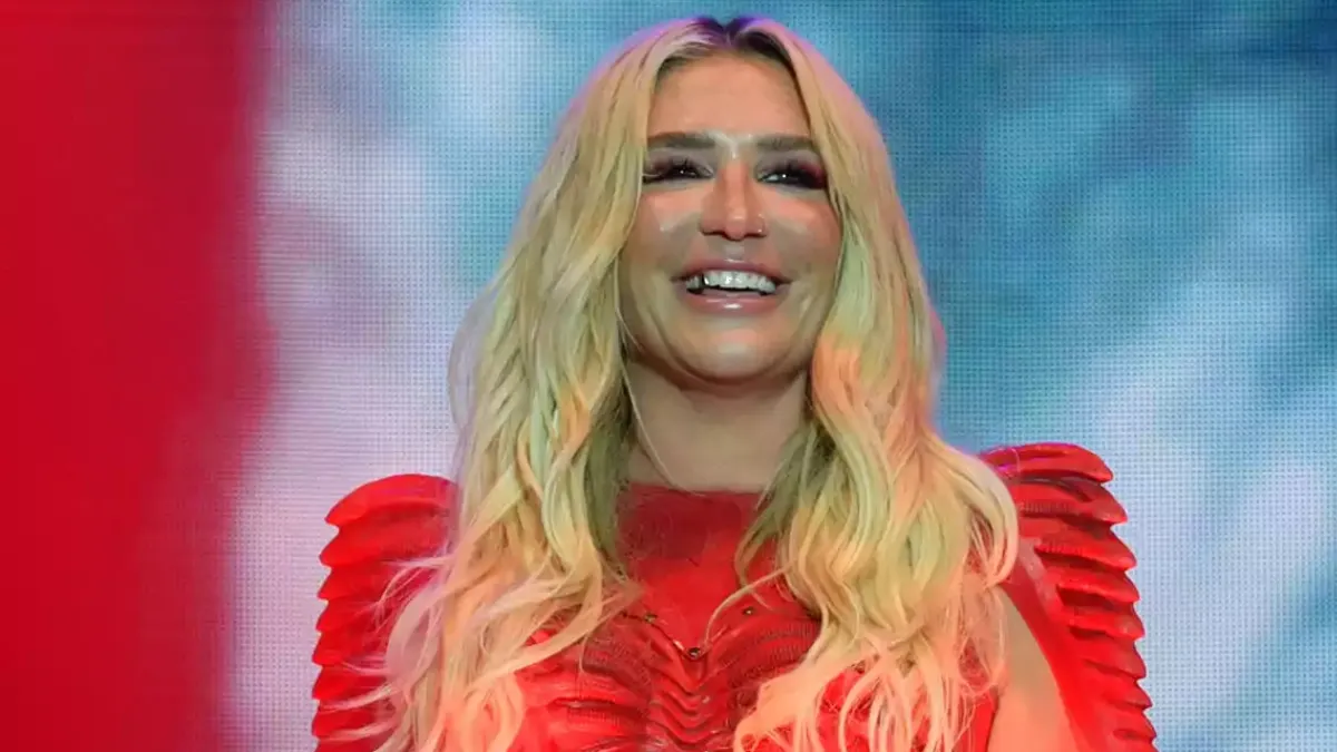 Kesha Debuts Joyride