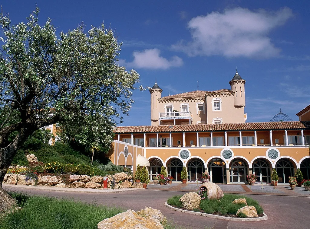 The White Lotus Season 4 Hotel in France: Ch&acirc;teau de la Messardi&egrave;re