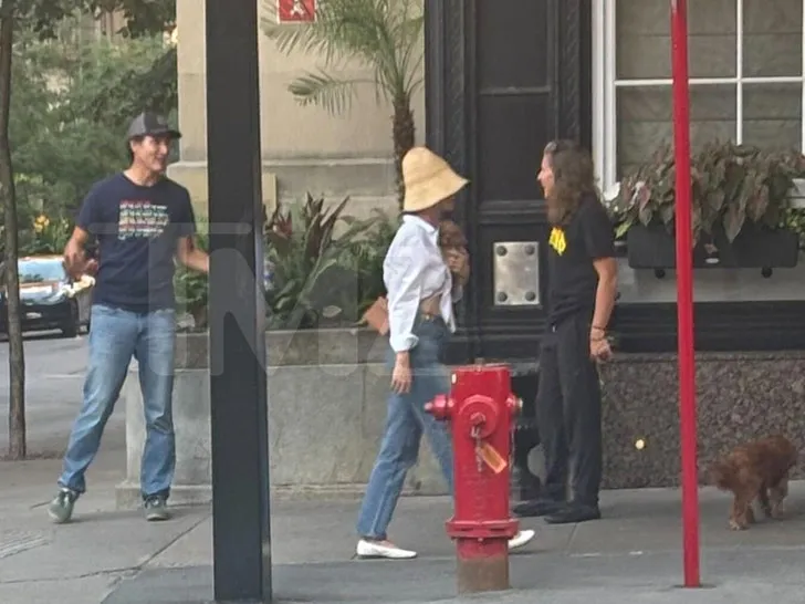 Justin Trudeau and Katy Perry Enjoy Casual Pre-Dinner Walk In The Park, See  Pics