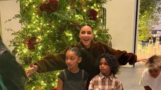 Kim Kardashian&rsquo;s Festive Photos With Her 4 Kids Are Hilariously Relatable