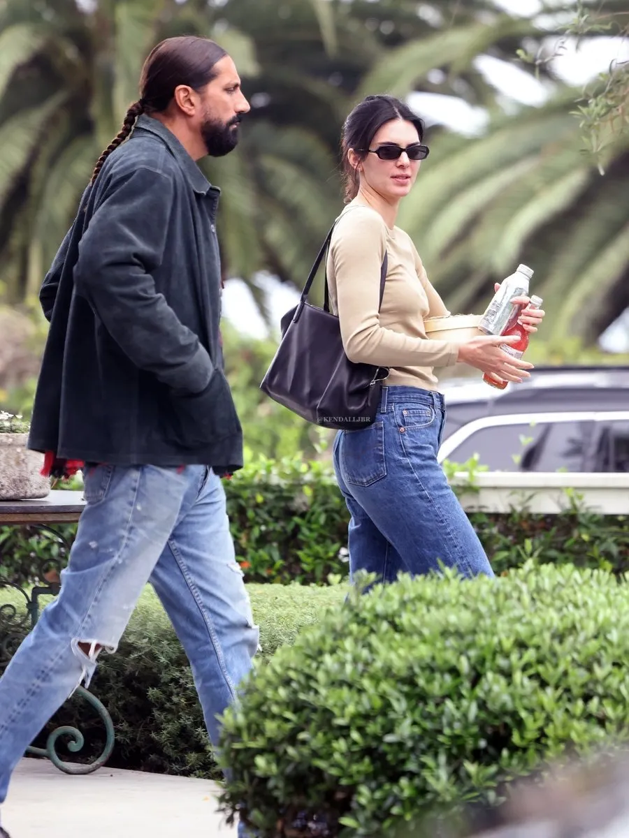 September 25, 2025 | Kendall Jenner and Swedish perfumer Ben Gorham leaving  Field + Fort cafe in Summerland, CA. 📸 More pics: https://t.co/fuSJUgnV5V