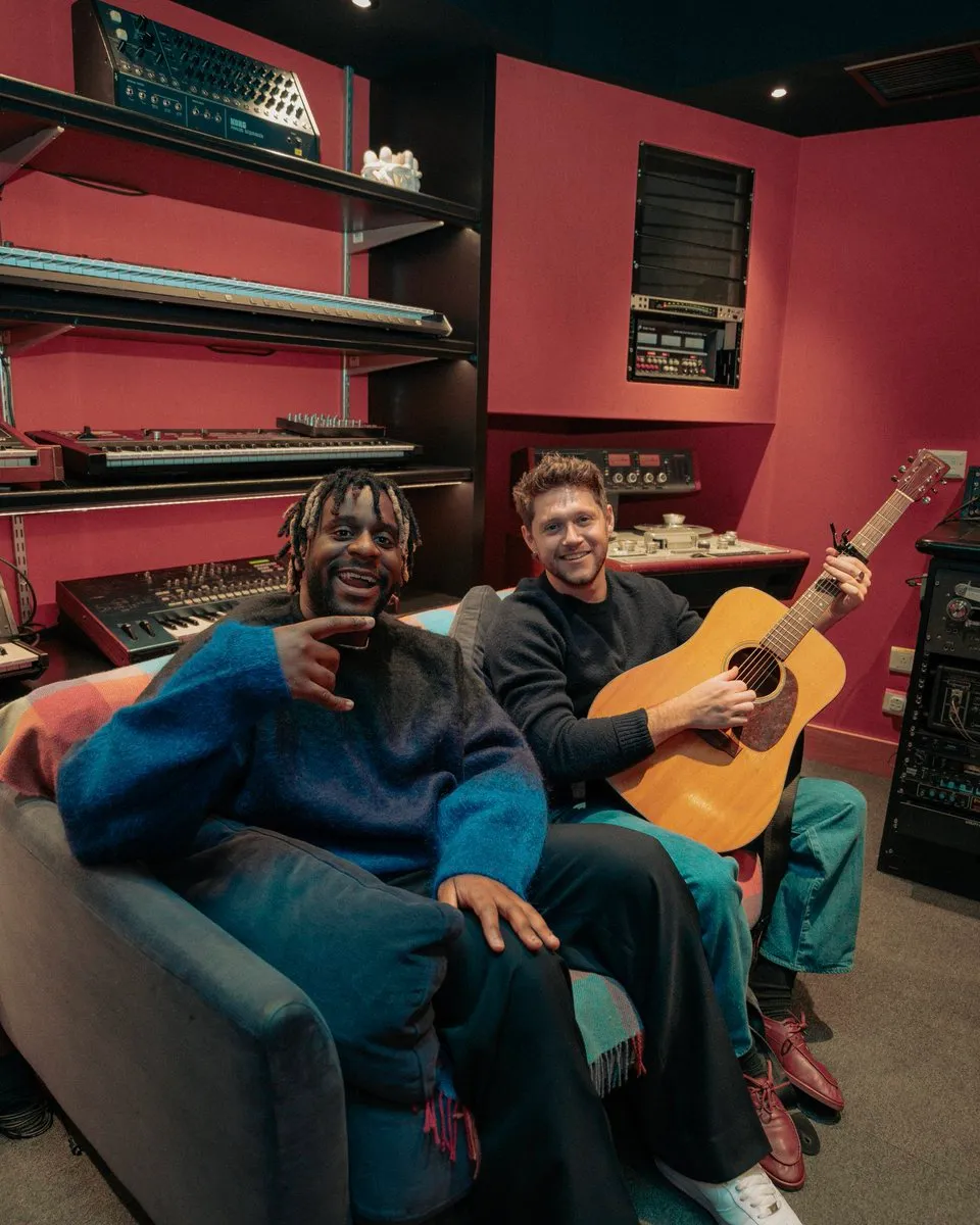 Niall Horan, ex integrante de One Direction, grabando en el Studio 13 junto  a Myles Smith 👀