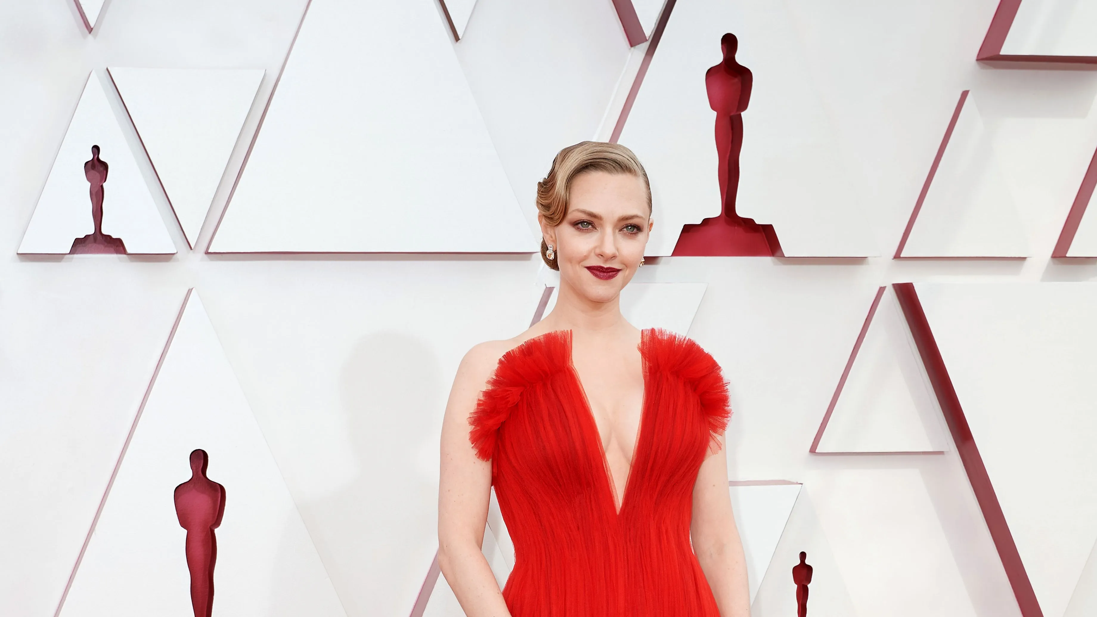 Oscar 2021: Amanda Seyfried e il look di Armani Priv&egrave; | Vogue Italia