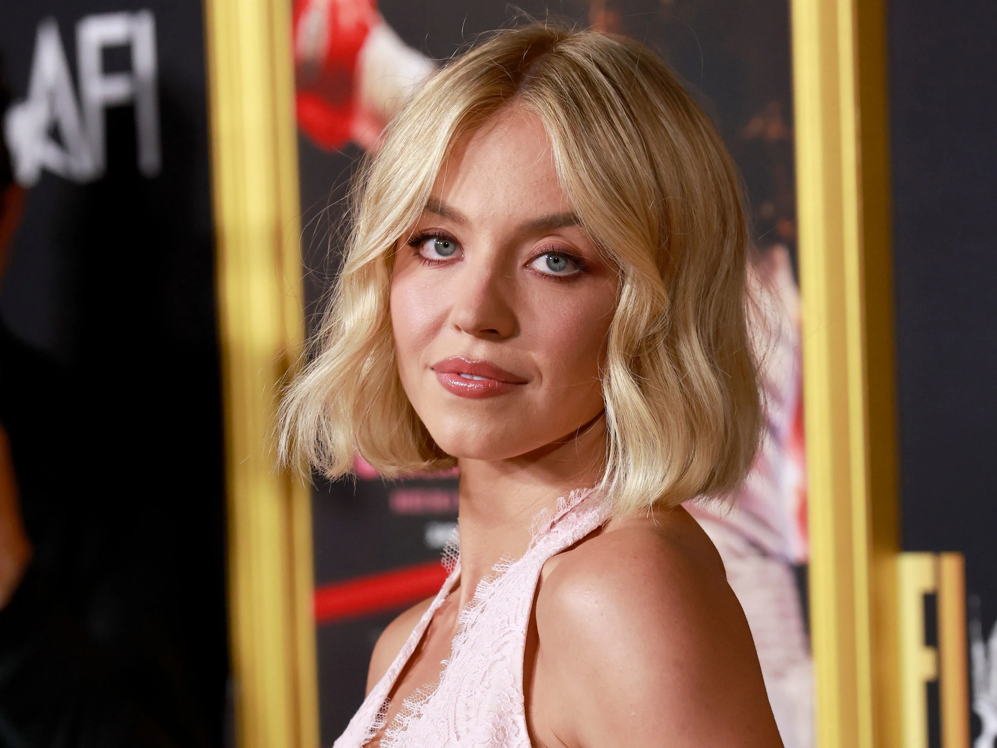 Sydney Sweeney Unveils A Short Bleached Bob | Vogue