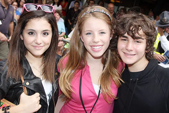 Broadway.com | Photo 28 of 39 | Stage Stars Sing Out at 2009 Broadway on  Broadway Concert