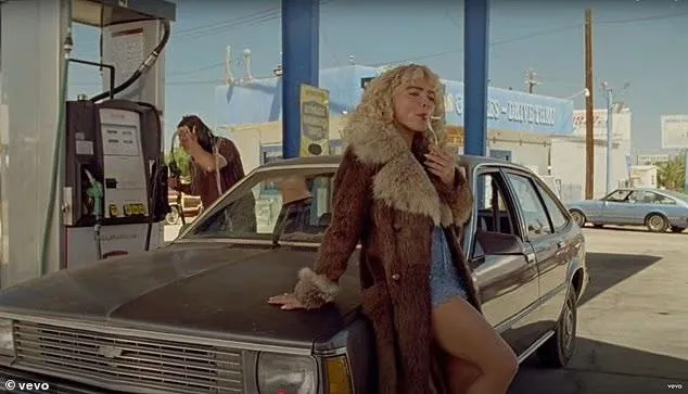 Sabrina Carpenter 'Manchild' by Vania Heymann & Gal Muggia | Videos |  Promonews