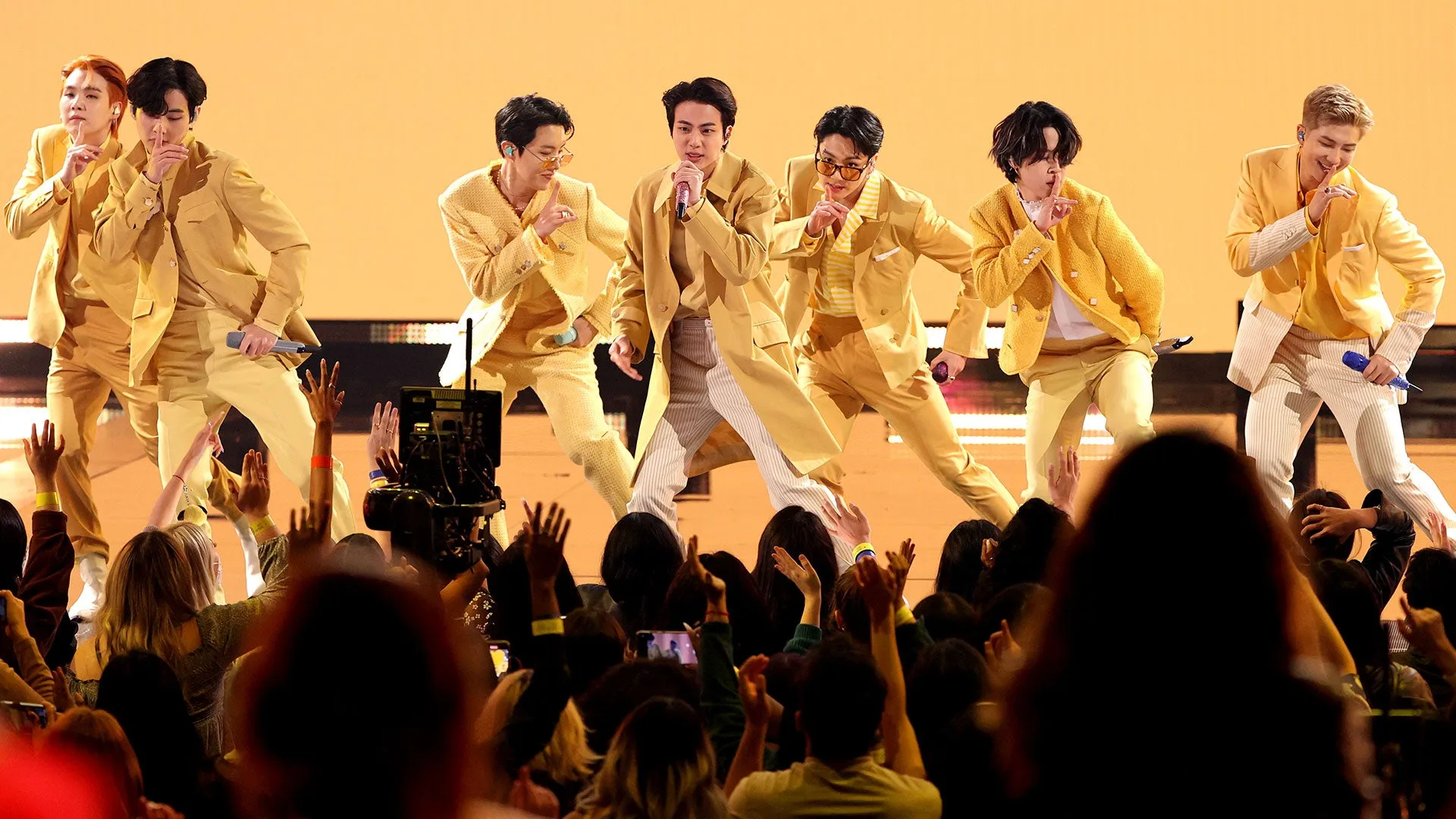 BTS Performs ‘Butter’ to Close Out the 2021 AMAs
