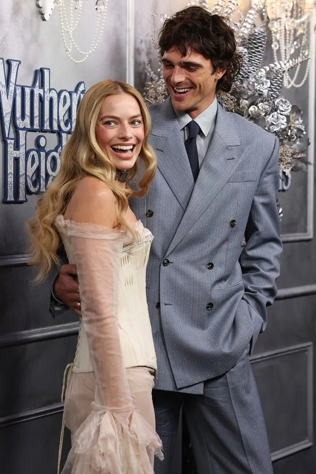 Jacob Elordi debuts a gold tooth with romantic hidden meaning alongside  Margot Robbie at "Wuthering Heights" premiere